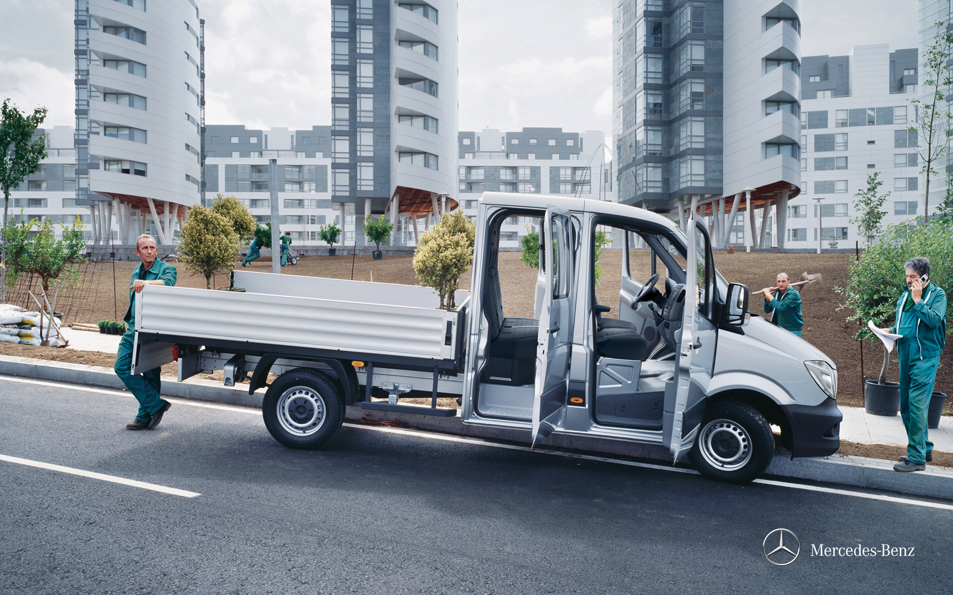 Комплектация Mercedes-Benz Sprinter бортовой 4-дв. (Мерседес Бенц) Базовая  2.1 CDI AT L1. Купить в Череповце. Технические характеристики и цена